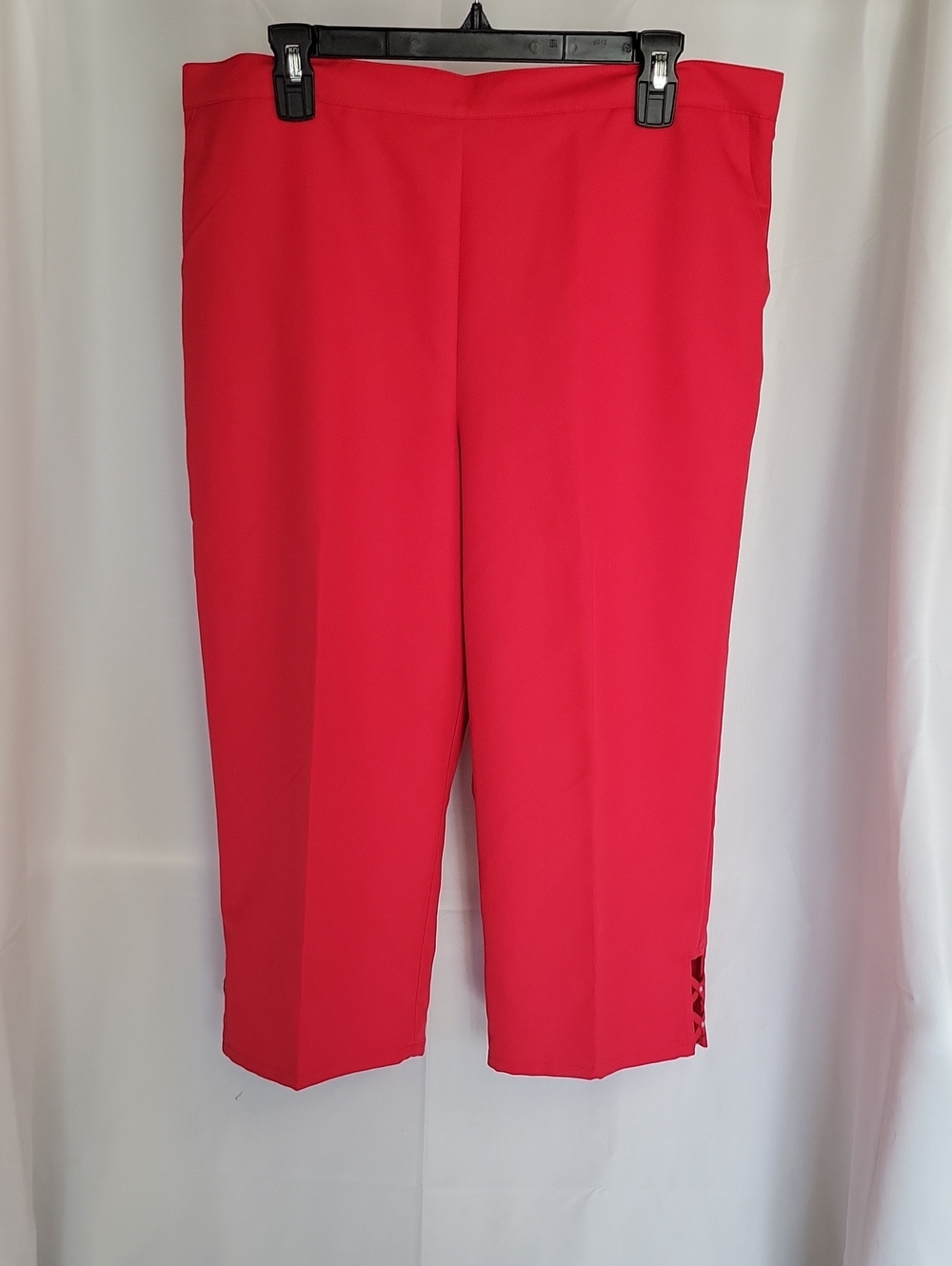 Alfred Dunner Bright Red Pull-On Capri Pants with Side Hem Detail